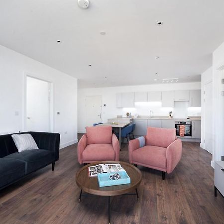 Modern Studios And Apartments At Barking Wharf In London Kültér fotó