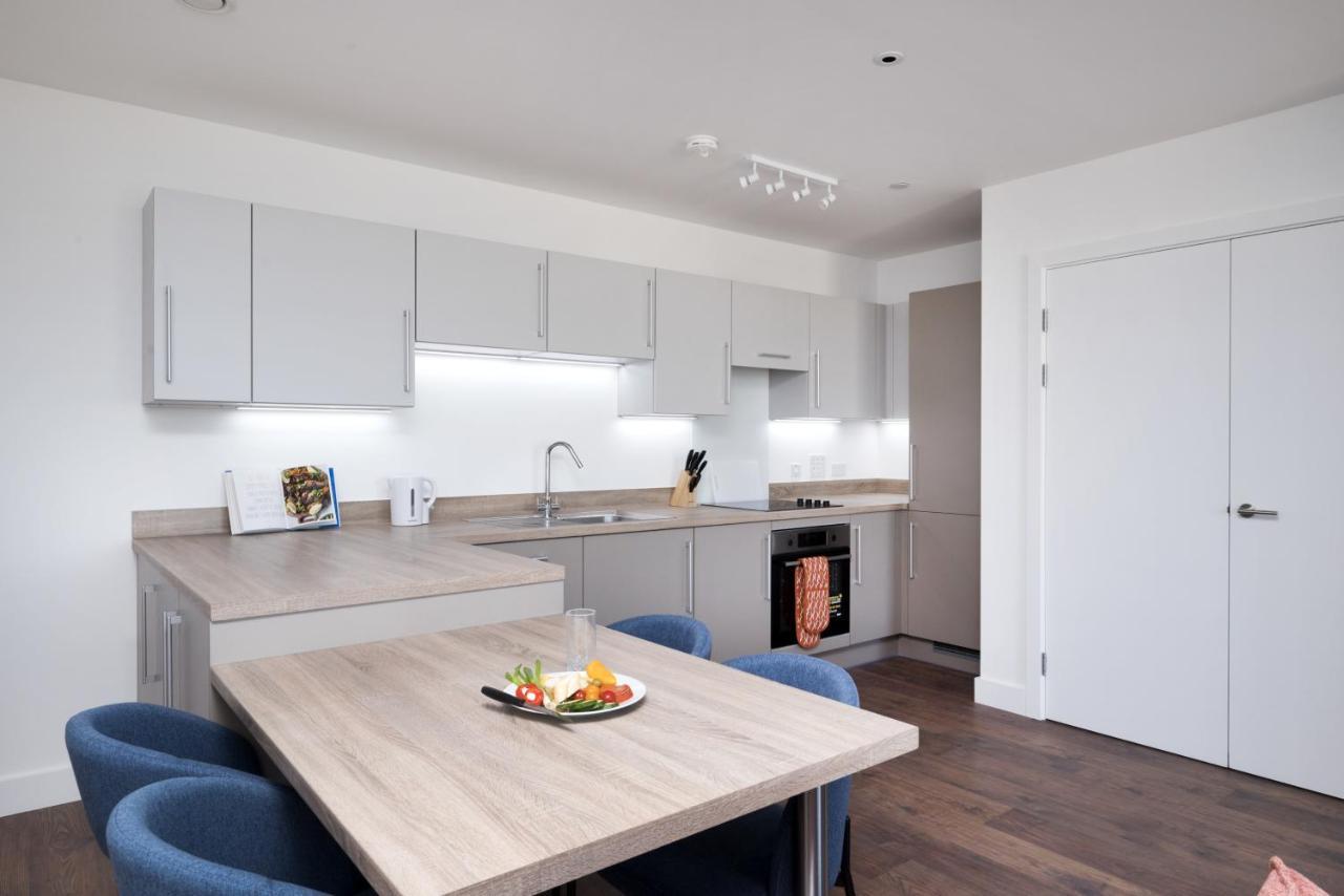Modern Studios And Apartments At Barking Wharf In London Kültér fotó