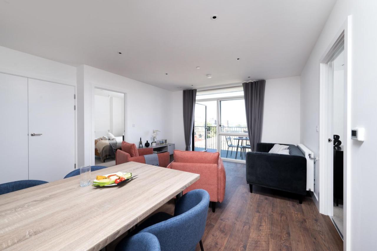 Modern Studios And Apartments At Barking Wharf In London Kültér fotó