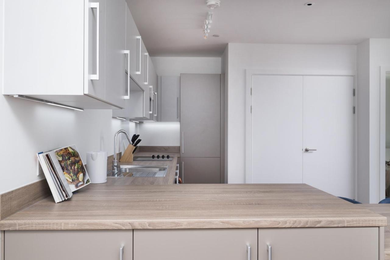 Modern Studios And Apartments At Barking Wharf In London Kültér fotó