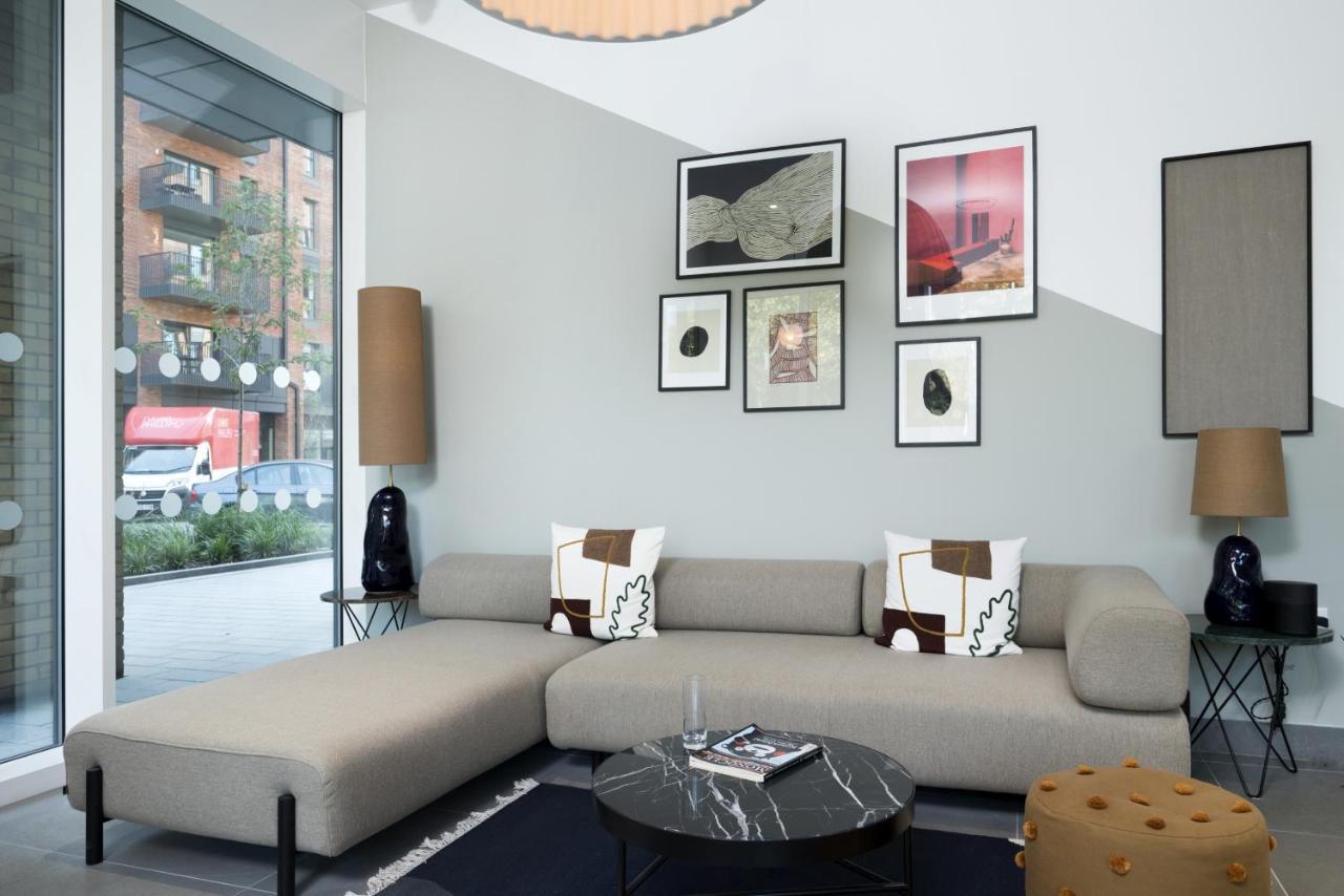 Modern Studios And Apartments At Barking Wharf In London Kültér fotó