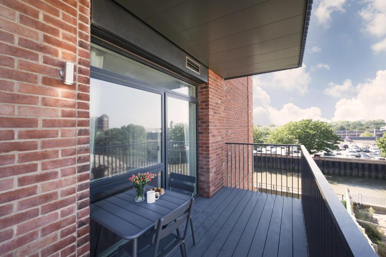 Modern Studios And Apartments At Barking Wharf In London Kültér fotó