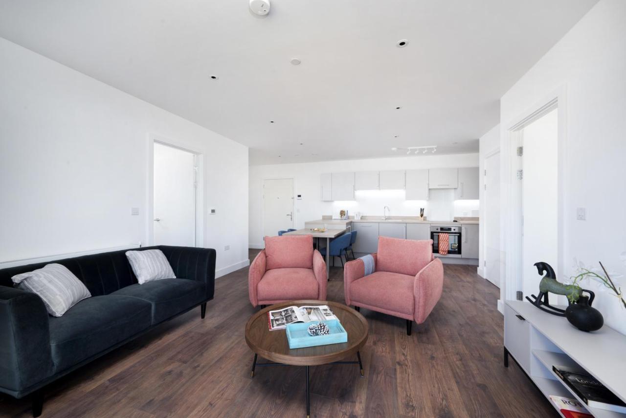 Modern Studios And Apartments At Barking Wharf In London Kültér fotó