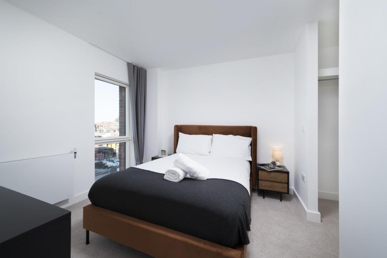 Modern Studios And Apartments At Barking Wharf In London Kültér fotó