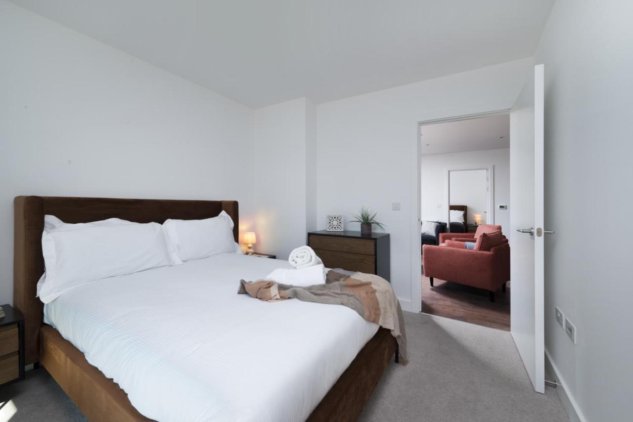 Modern Studios And Apartments At Barking Wharf In London Kültér fotó