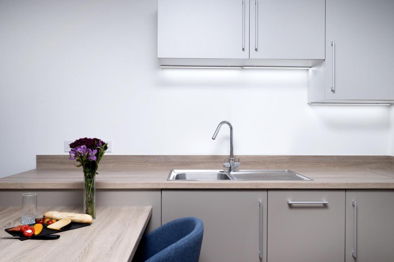 Modern Studios And Apartments At Barking Wharf In London Kültér fotó