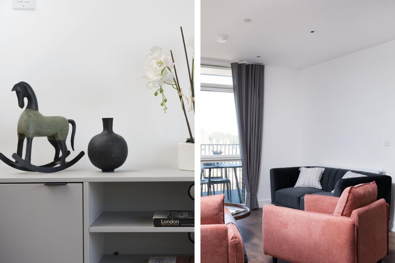 Modern Studios And Apartments At Barking Wharf In London Kültér fotó