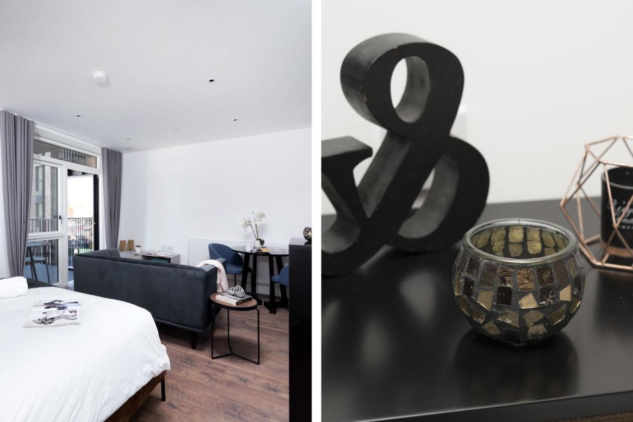 Modern Studios And Apartments At Barking Wharf In London Kültér fotó